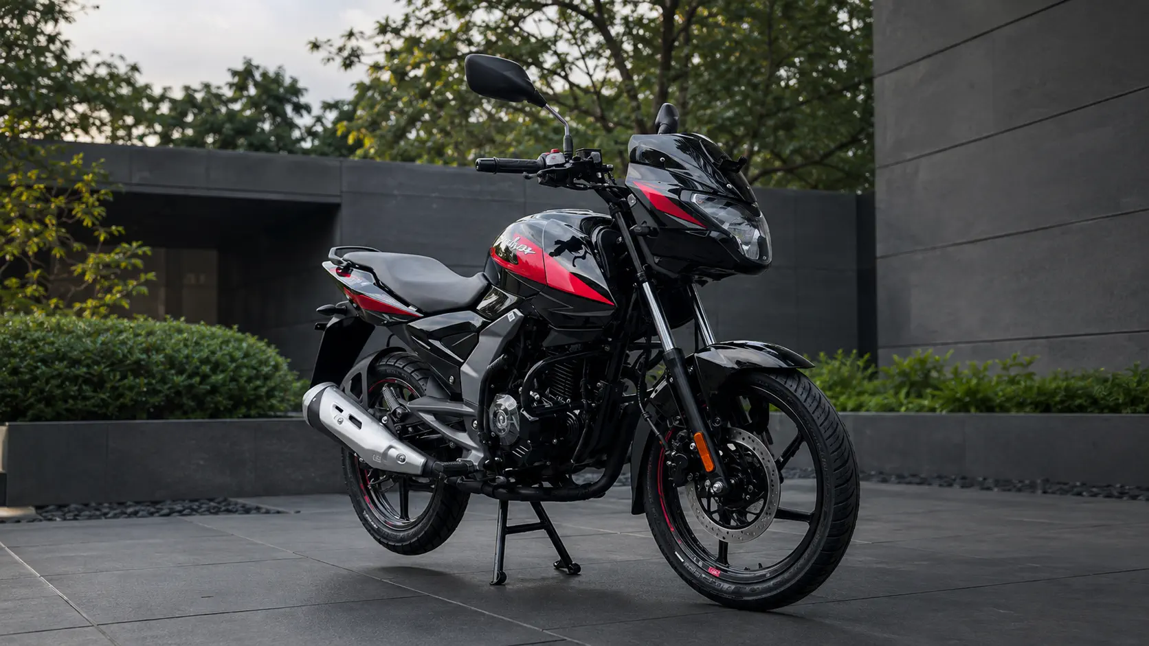 Bajaj pulsar 125 yenilendi, kullanıcılarına bildiririm. iyi sürüşler