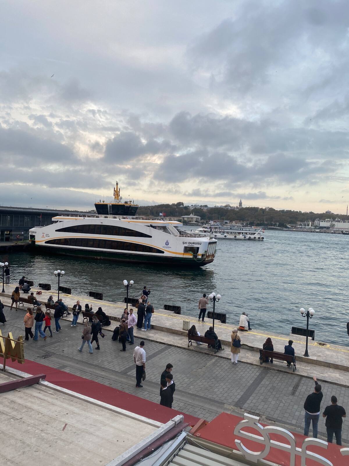 Karaköy iskele ünlü mısırcı